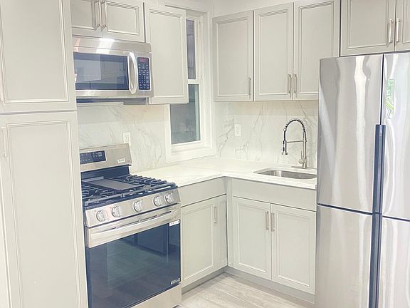 4th image of 221 Summit Ave APT 2