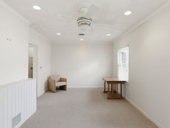 5th image of 333 N Ridgewood Dr