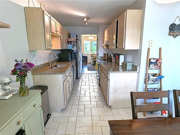 3rd image of 3 Canary Ct