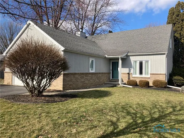 820 Continental Dr, Waterville, OH 43566