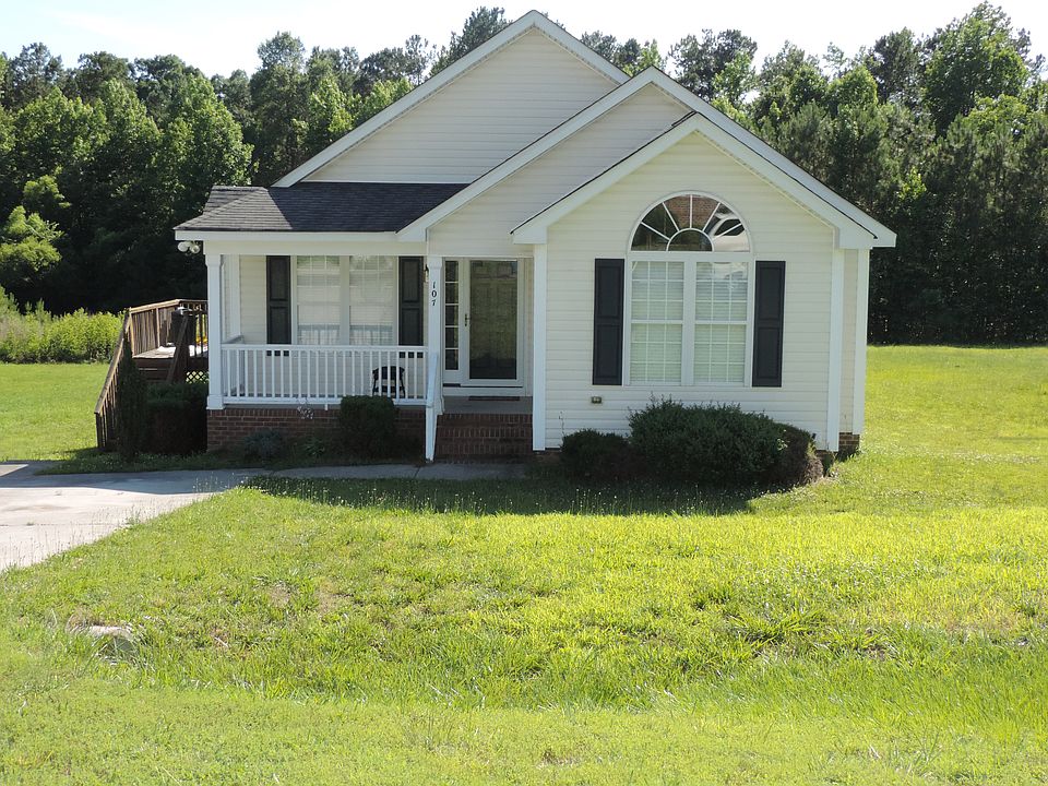 1st image of 107 Carriage Hill Dr