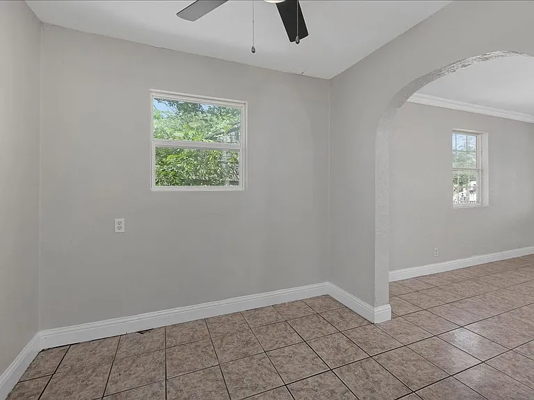 2202 Brook Ave — Photo 9