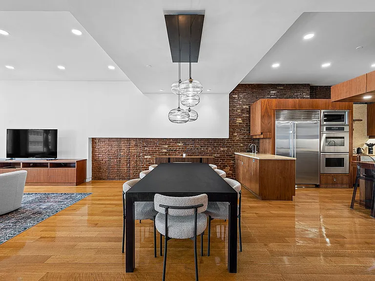 10 E 14th St #6 — Photo 12
