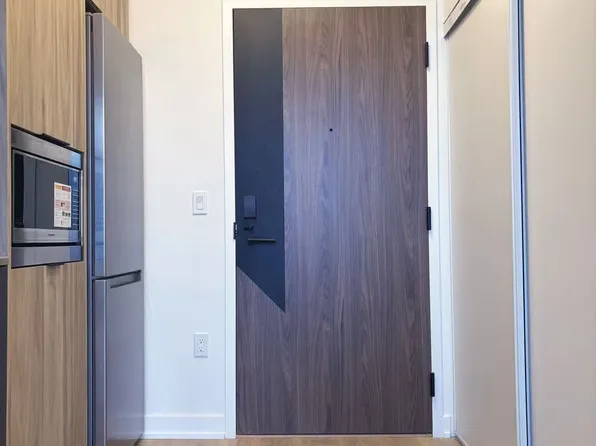 1037 The Queensway, Toronto, ON