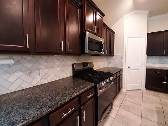 5th image of 1514 Ancient Oak Ln