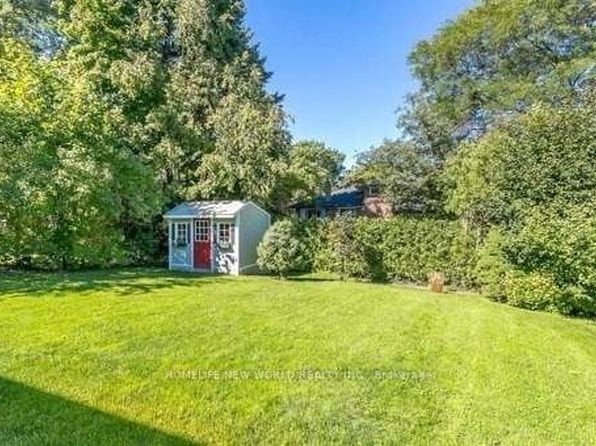 34 Davean Dr #C12, Toronto, ON M2L 2R7