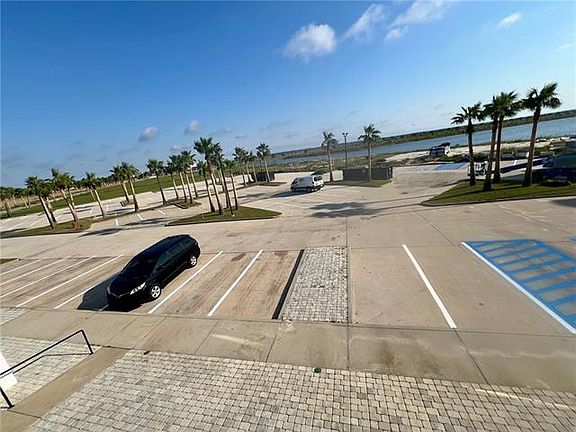 2nd image of 3900 Lakeshore Blvd E #243