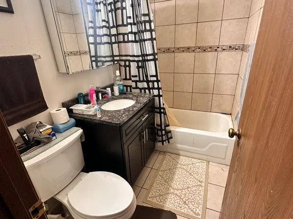 1856 N Goodwin Dr APT 2A, Palatine, IL 60074