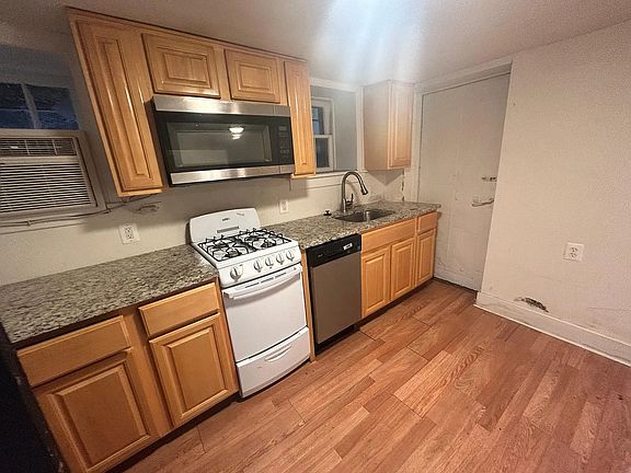 3rd image of 2254 Bryn Mawr Ave #Lr