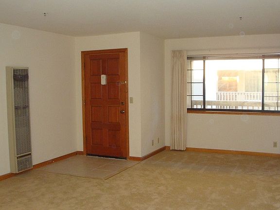 5th image of 2317 Beach Blvd #201