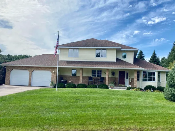 1009 Ridgewood Dr, Decorah, IA 52101