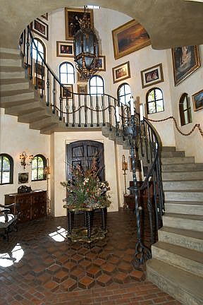 FRONT ENTRY FOYER