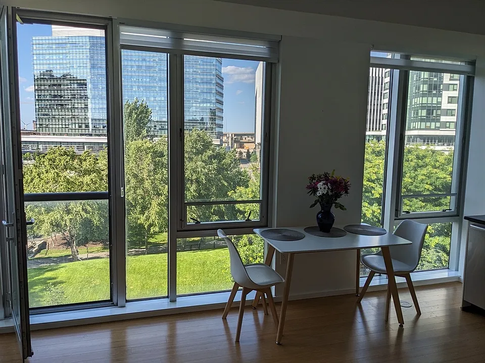 2 Earhart St #521