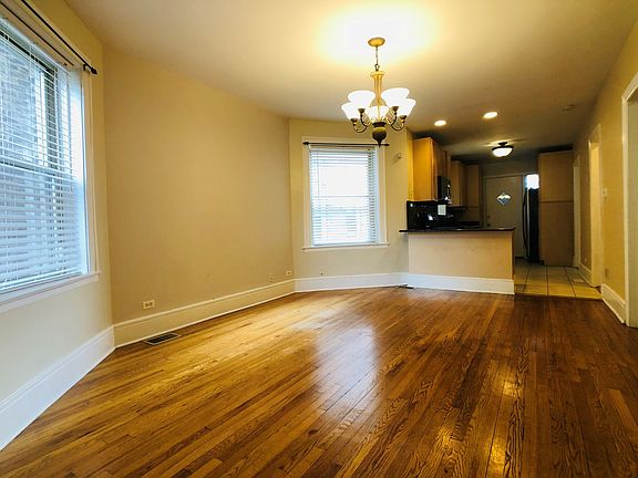 4th image of 2513 W Gunnison St #1