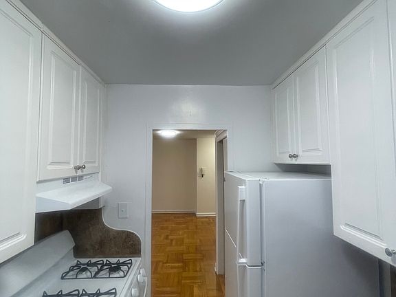 4th image of 16605 Highland Ave Ph 1