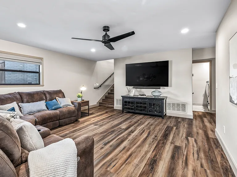 5045 Lakeshore Dr #B — Photo 22