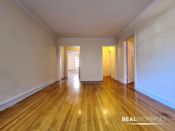3rd image of 1117 W Oakdale Ave APT 1B
