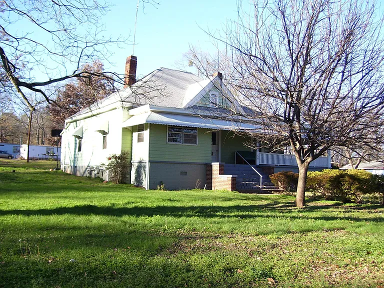 156 Grove St — Photo 3