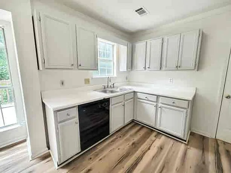 2945 Georgian Manor Dr — Photo 13