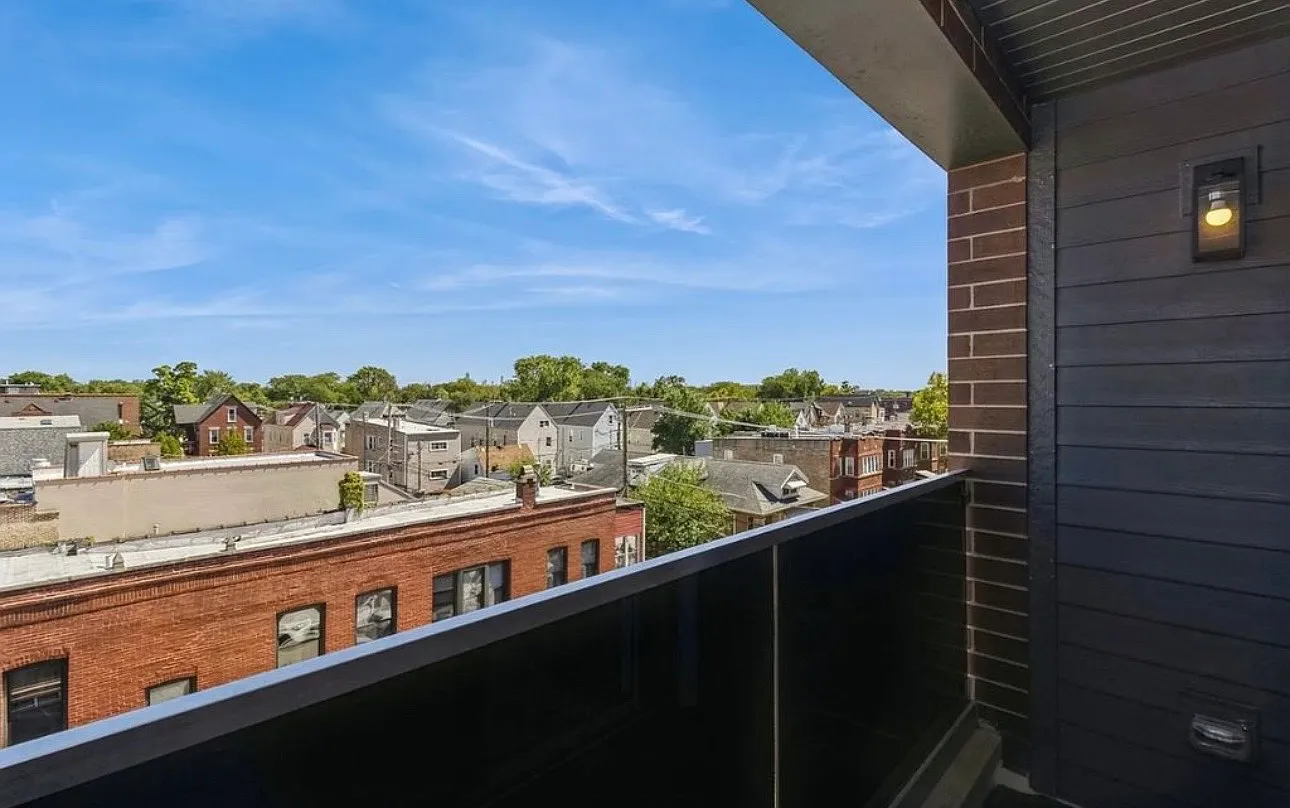 3729 W Belmont Ave — Photo 4