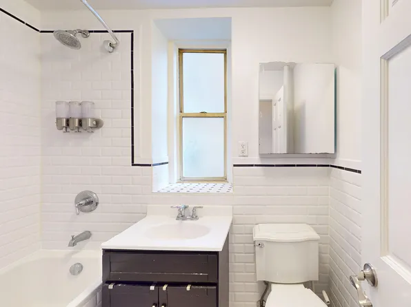 811 Walton Avenue image 8 of 9