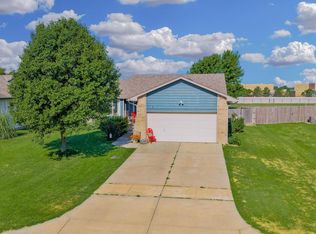 1815 N Country Walk Ln, Mulvane, KS 67110