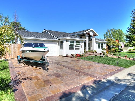 2nd image of 3972 Rosemary Cir