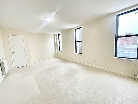 2nd image of 832 42nd St APT 14