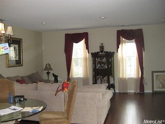 3rd image of 518 New Haven Dr