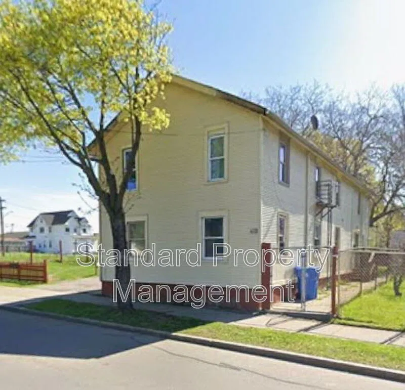4 bed, 1.0 bath, $1,300 — Photo 1