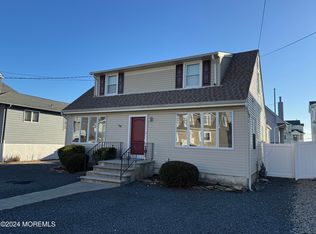 7 Point Rd, Toms River, NJ 08753