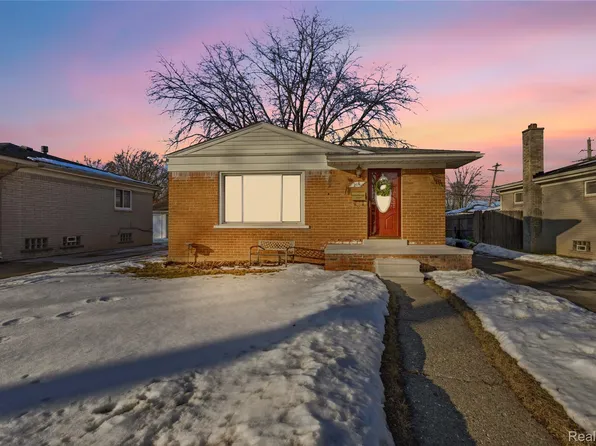 216 Royal Park Ln, Madison Heights, MI 48071