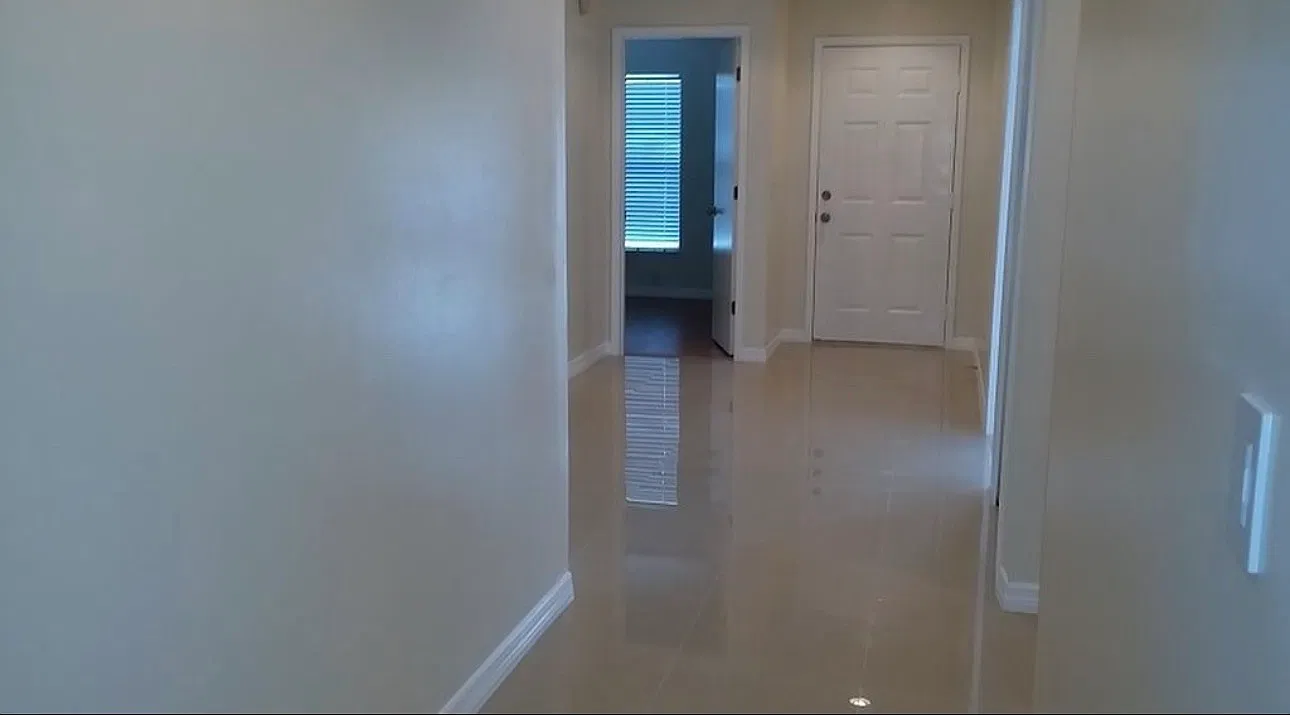 3 bed, 1377 sqft, $2,000 — Photo 3