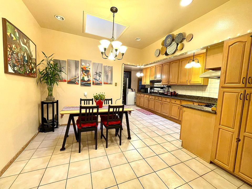 Kitchen & Dining Area