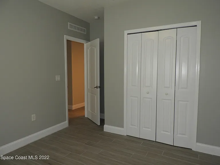 583 Hollow Glen Dr — Photo 9