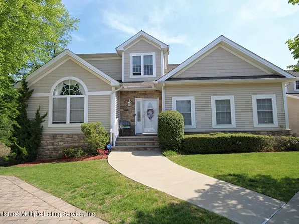 60 Tiller Ct, Staten Island, NY 10309