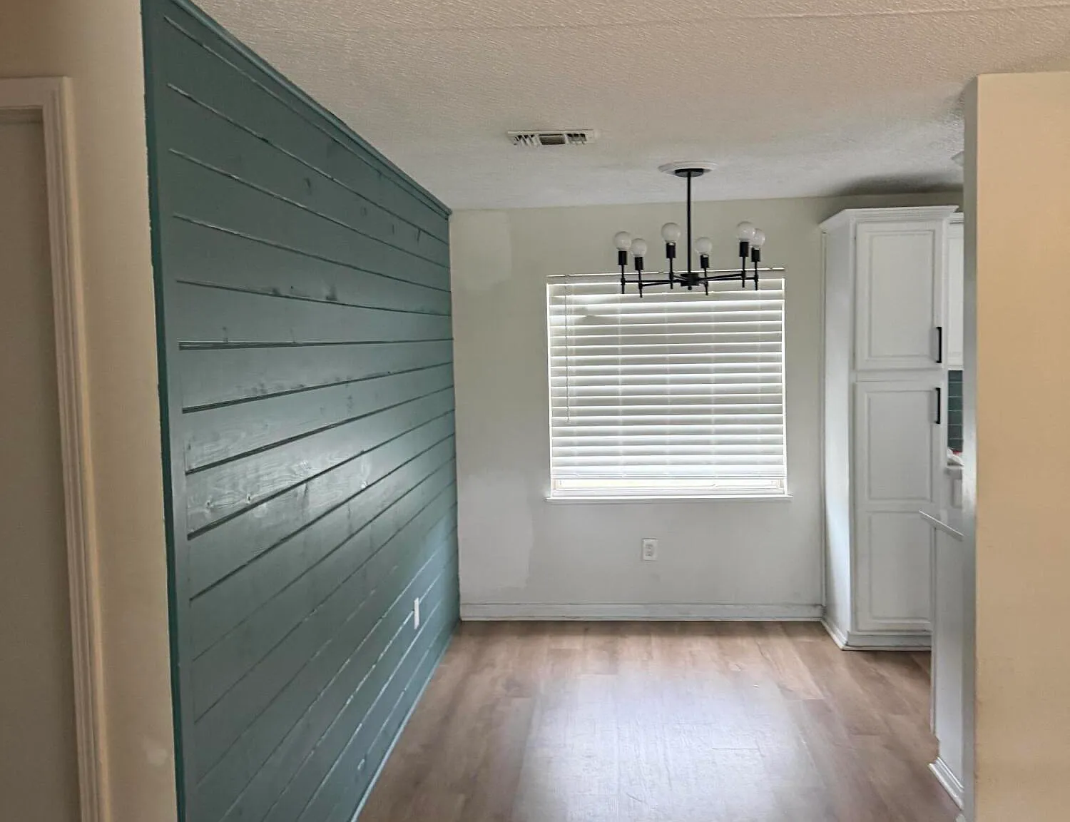 3 bed, 2.0 bath, 956 sqft, $1,695 — Photo 3