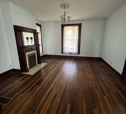 5th image of 530 N Main St