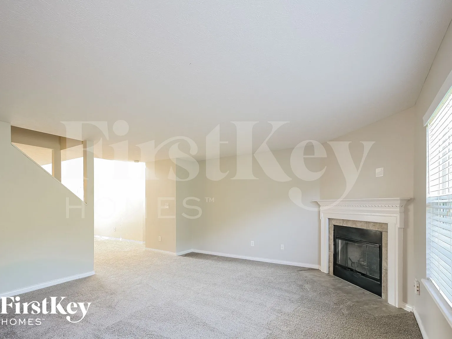 5 bed, 2.5 bath, 3196 sqft, $2,960 — Photo 3