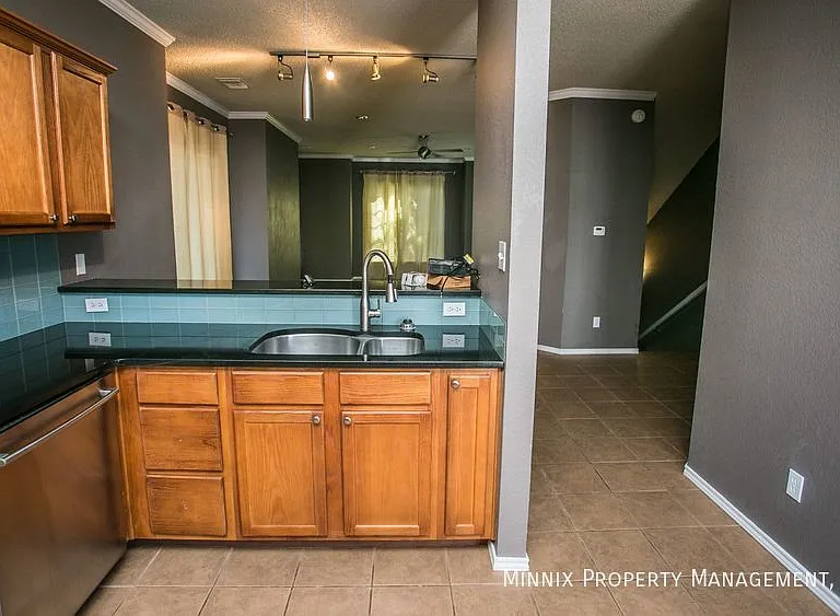 2101 Main St #1 — Photo 9
