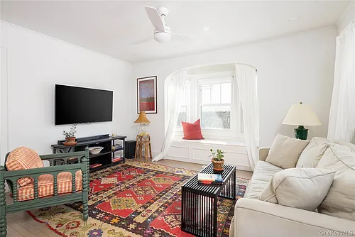 446 6th St Photo 1