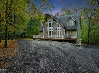 238 Powderhorn Dr, Lackawaxen, PA 18435