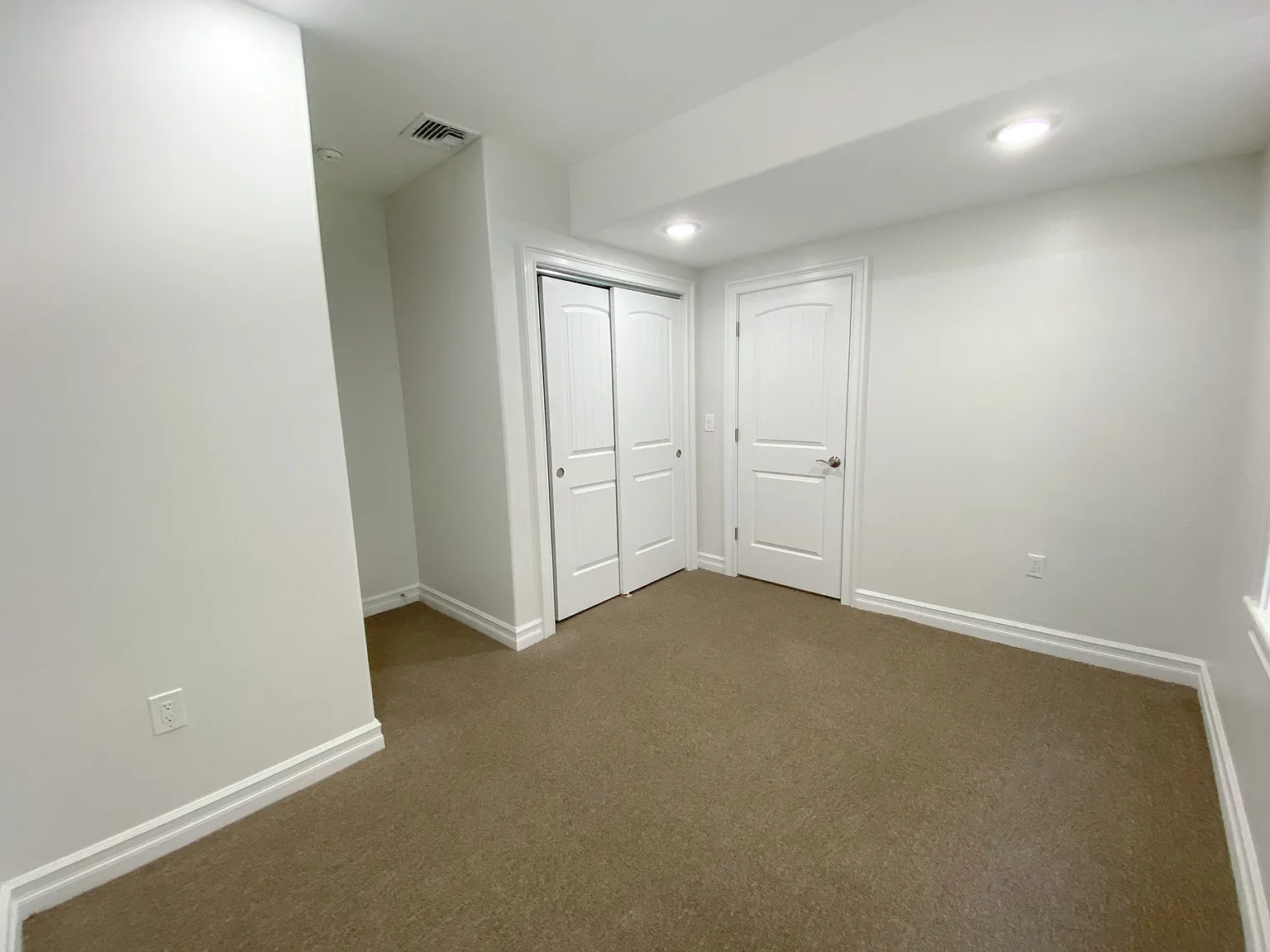 3 bed, $2,000 — Photo 2