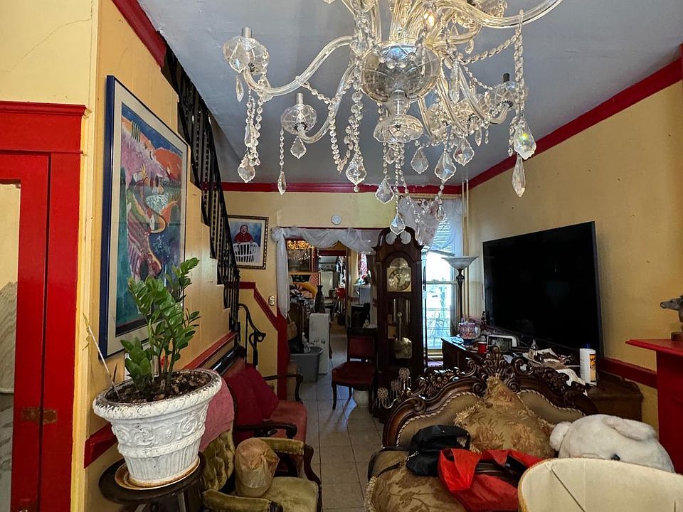 2nd image of 1207 Elm St
