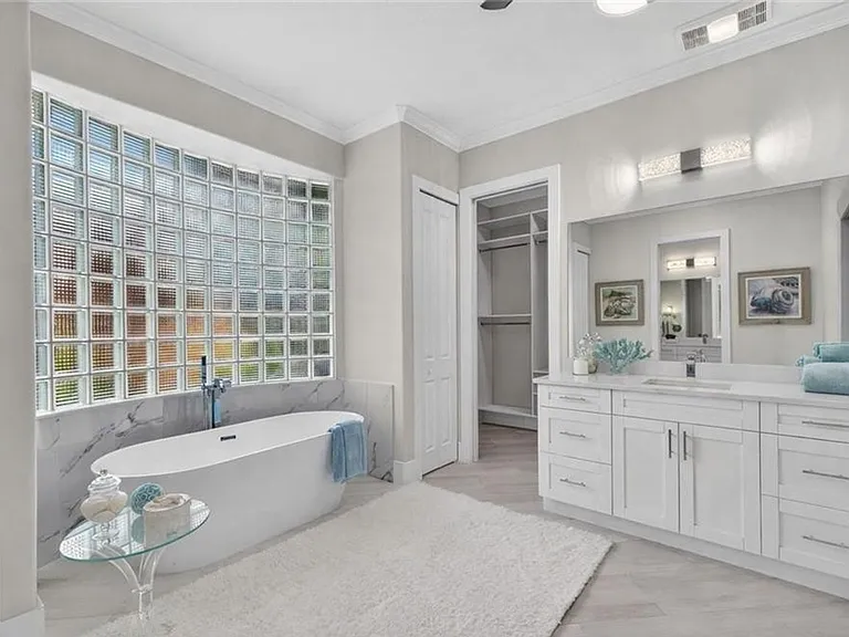 6461 Livingston Woods Ln — Photo 17