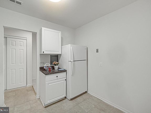4th image of 6037 Majors Ln APT 5-D17