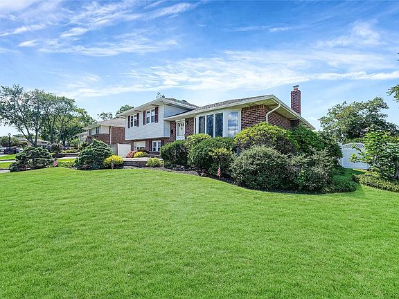 3rd image of 23 Deerfield Ln