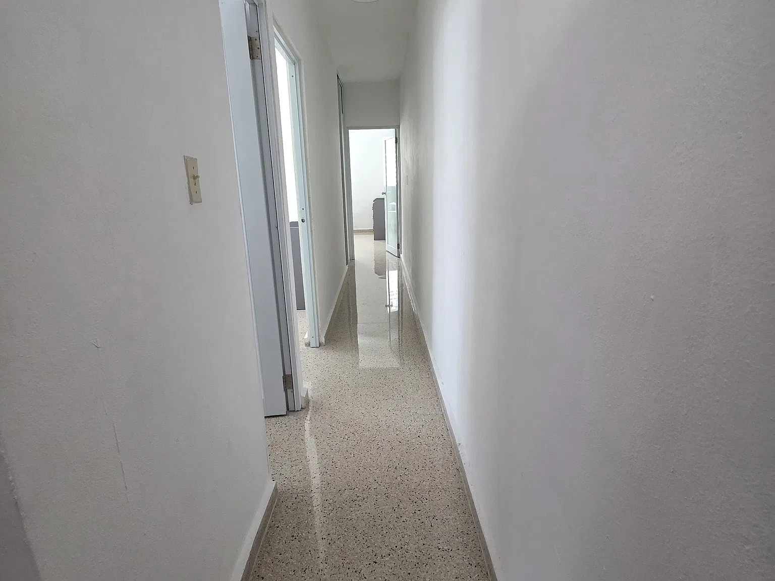 1070 Calle 12 — Photo 3