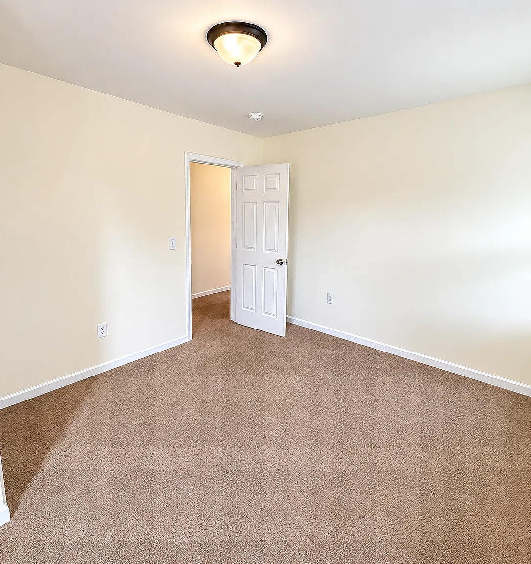 526 N Main St — Photo 3