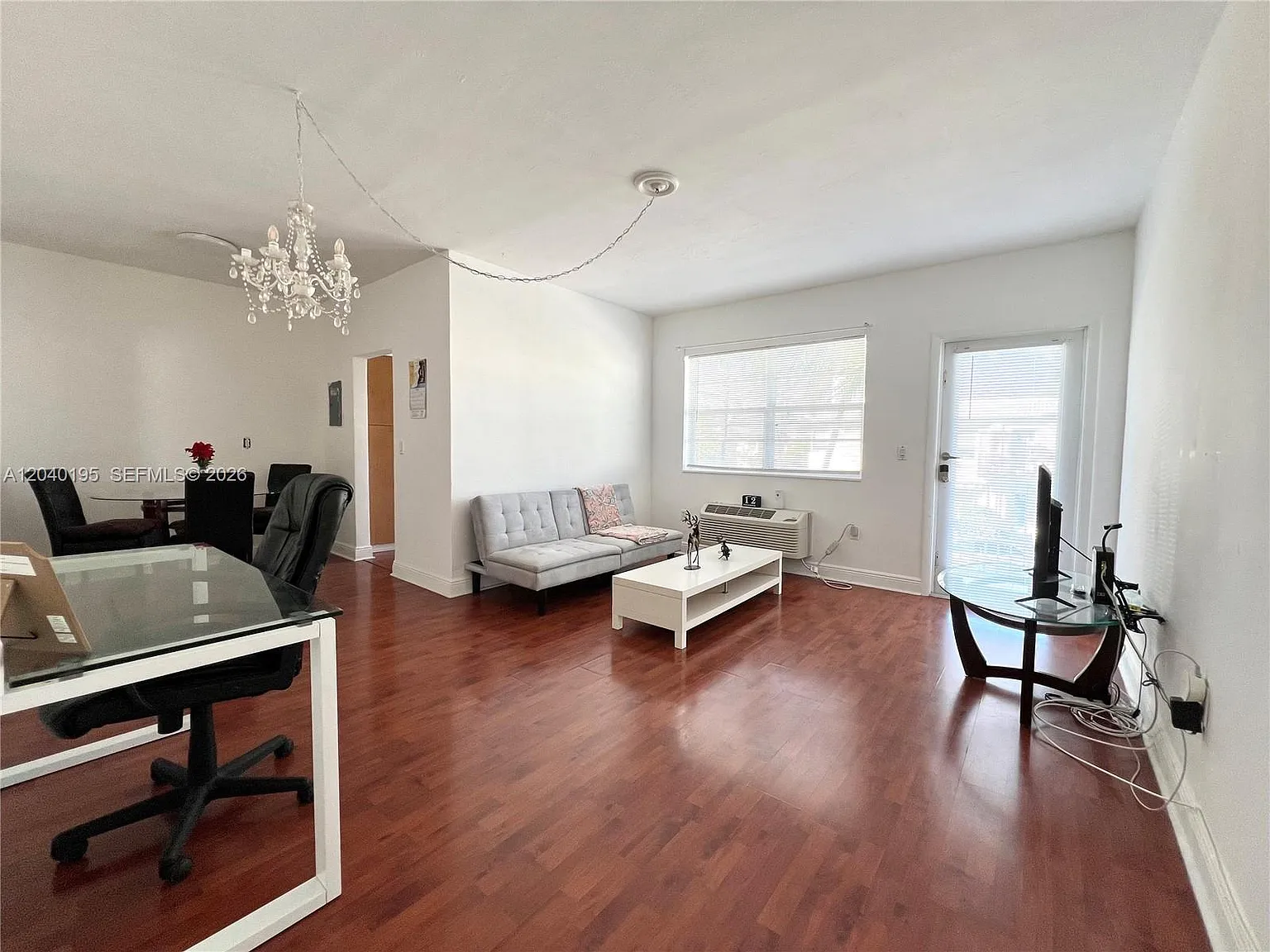 450 Condo — Photo 3
